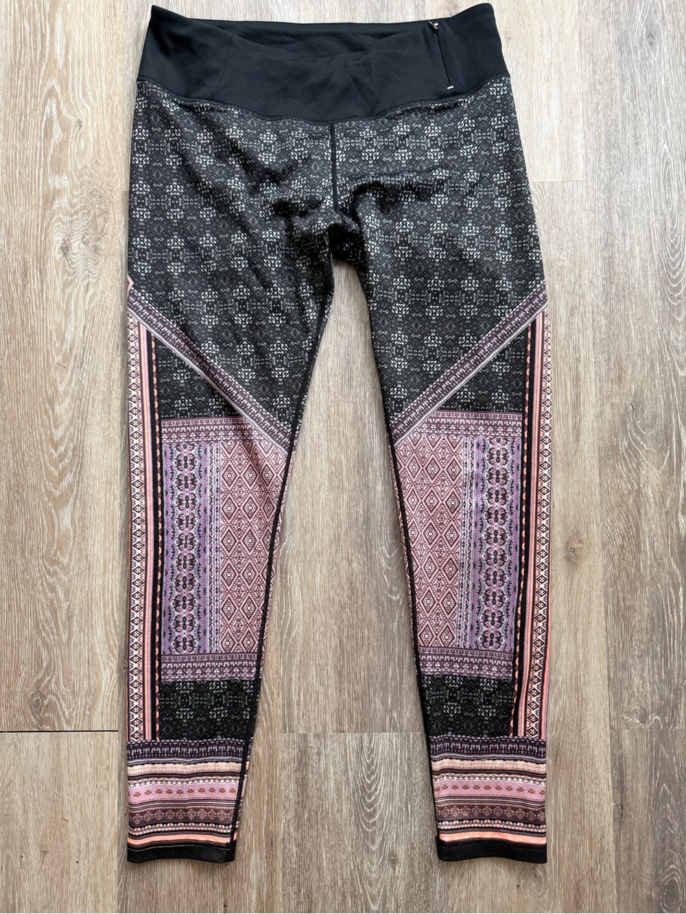CALIA by Carrie Underwood Black and Pink Patterned Women’s active Leggings